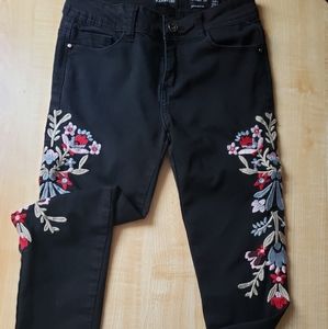 RANBEERI Black Jeans with Floral Design